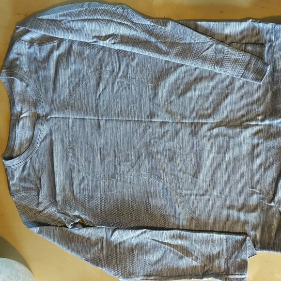 Lululemon Long Sleeve NWOT - Picture 1 of 6